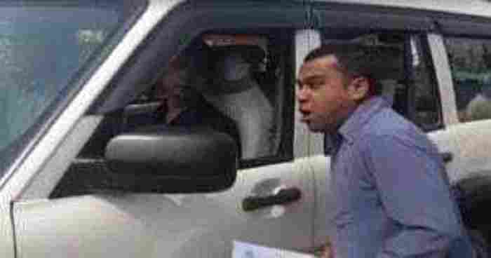 Breaking video viral : राशन कार्ड मे दत्ता के जगह लिखा गया कुत्ता,तो अधिकारी के सामने भौंकने लगा युवक, देखिए Video : शोसल मिडिया पर जमकर हो रहा वायरल