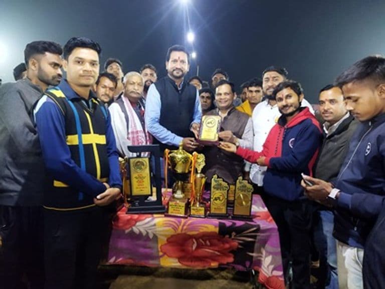 जिला पंचायत कप:रगरा की क्रिकेट टीम ने मारी बाजी : उपविजेता के रूप में सोनपुरी की टीम ने बनाया जगह