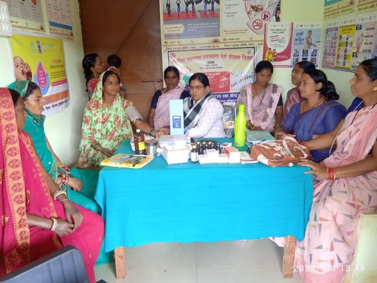 पोषण माह के तहत ग्राम बकरकट्टा में जन जागरूकता कार्यक्रम का किया गया आयोजन