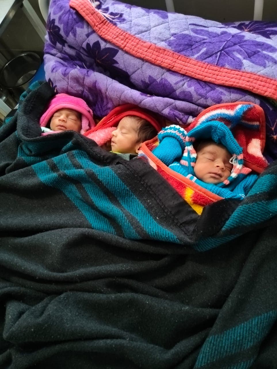 🌟 खैरागढ़ जिले से बड़ी खुशखबरी : छुईखदान सामुदायिक स्वास्थ्य केंद्र में महिला ने एक साथ जन्म दिए तीन पुत्र — पूरे जिले में खुशी की लहर