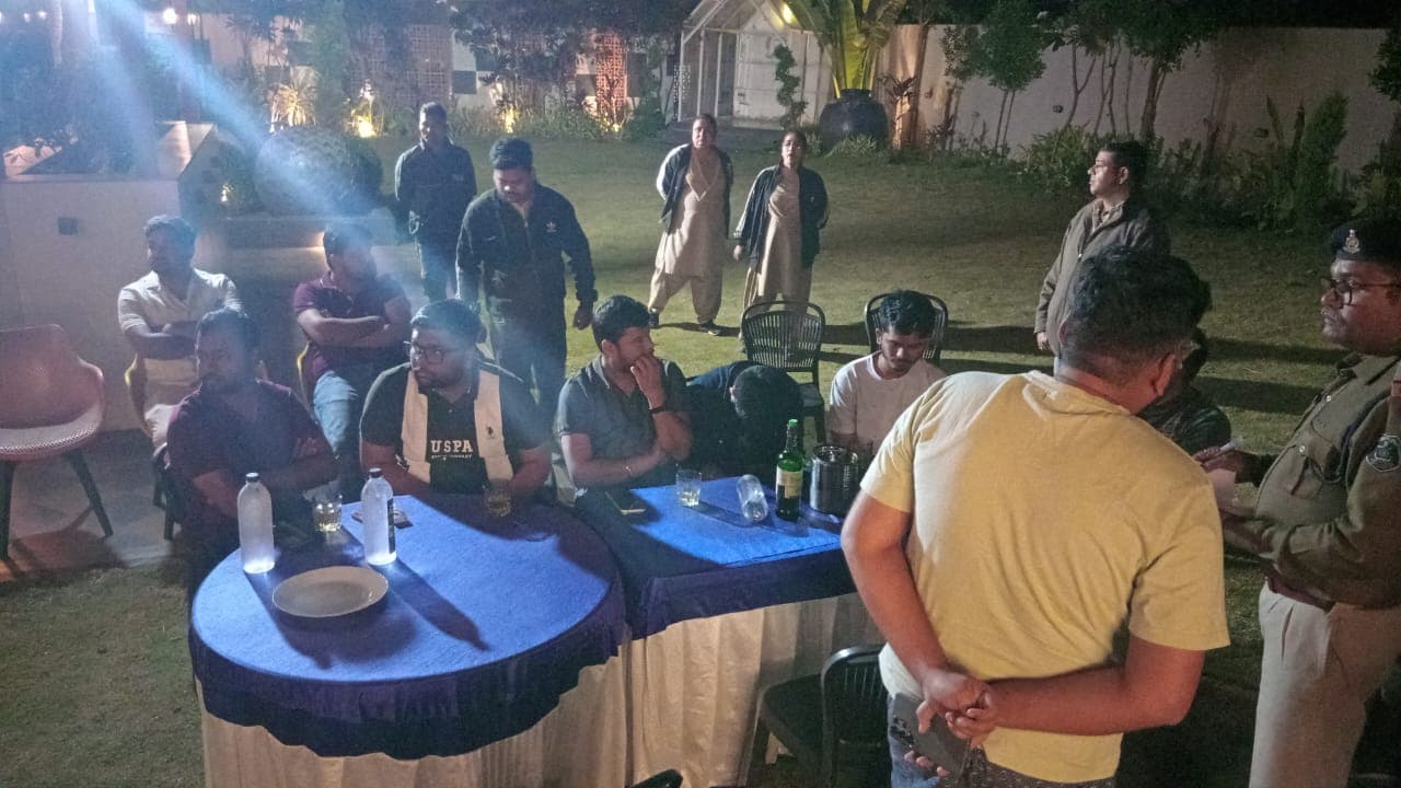 Big police raid in Mangata : एक साथ 49 रिसॉर्ट्स पर छापेमारी, अवैध शराब परोसने वालों में मचा हड़कंप